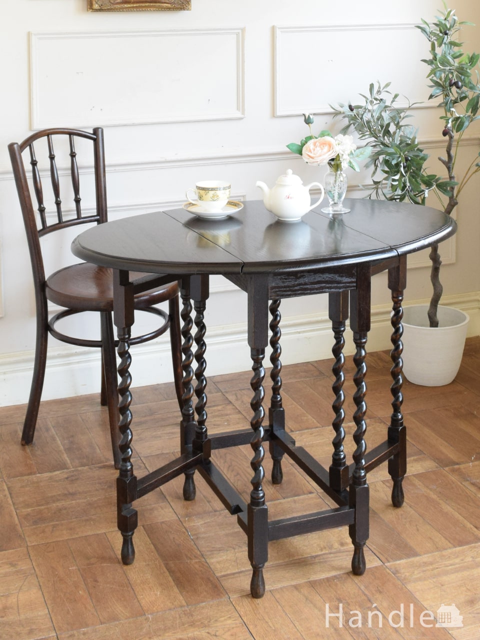 英国のアンティーク伸長式テーブル、ツイスト足がキレイなゲートレッグテーブル (q-2880-f)