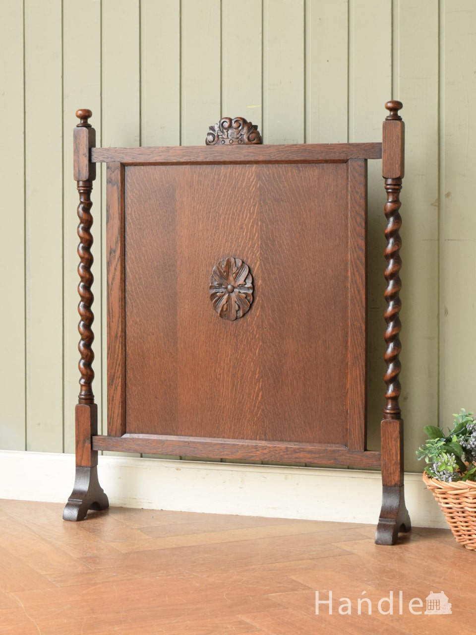 イギリスで見つけたオーク材のめずらしいアンティーク、ツイストのファイヤースクリーン (q-2849-f)