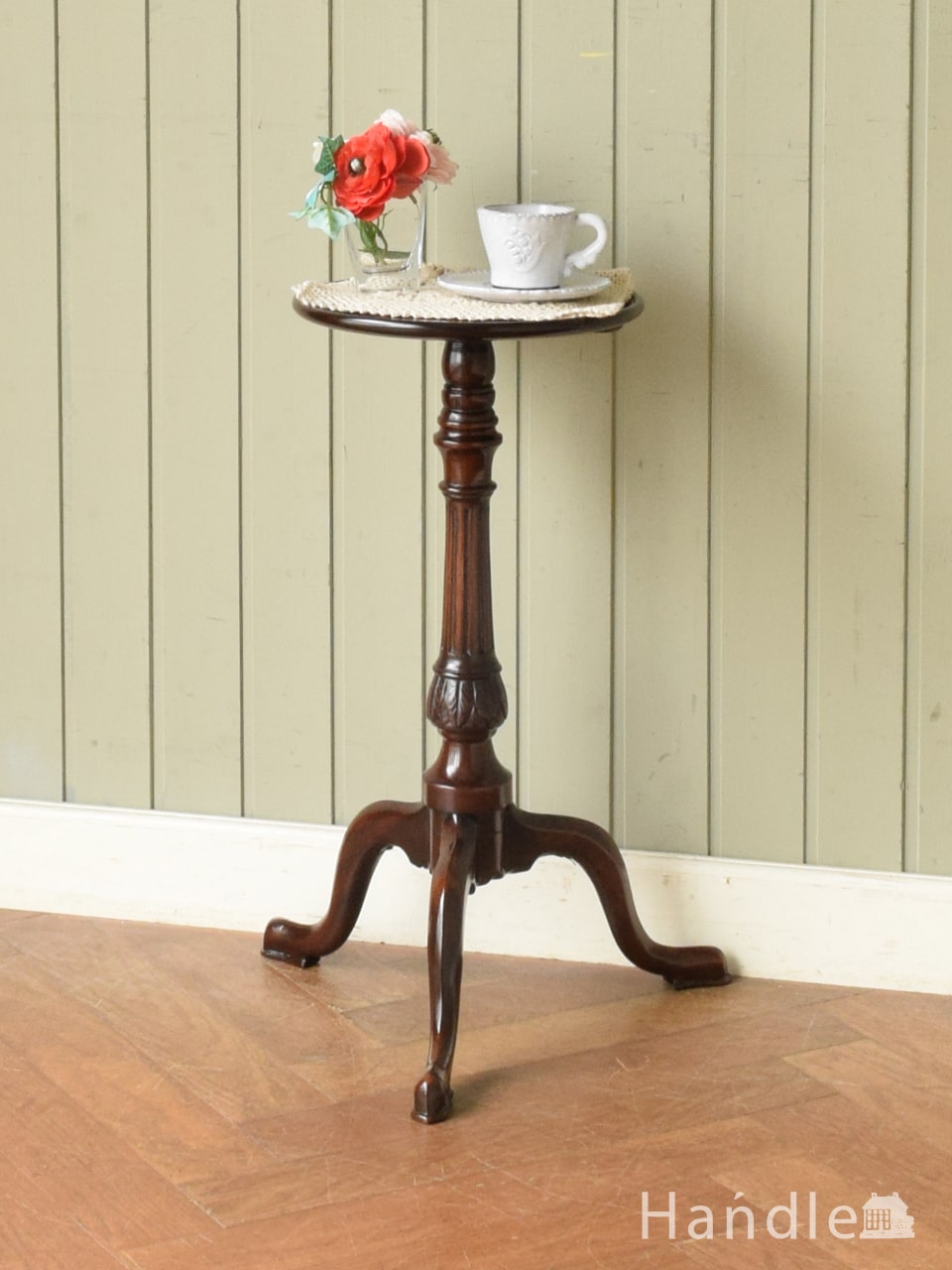 イギリスのアンティークテーブル、杢目の美しいアンティークのサイドテーブル