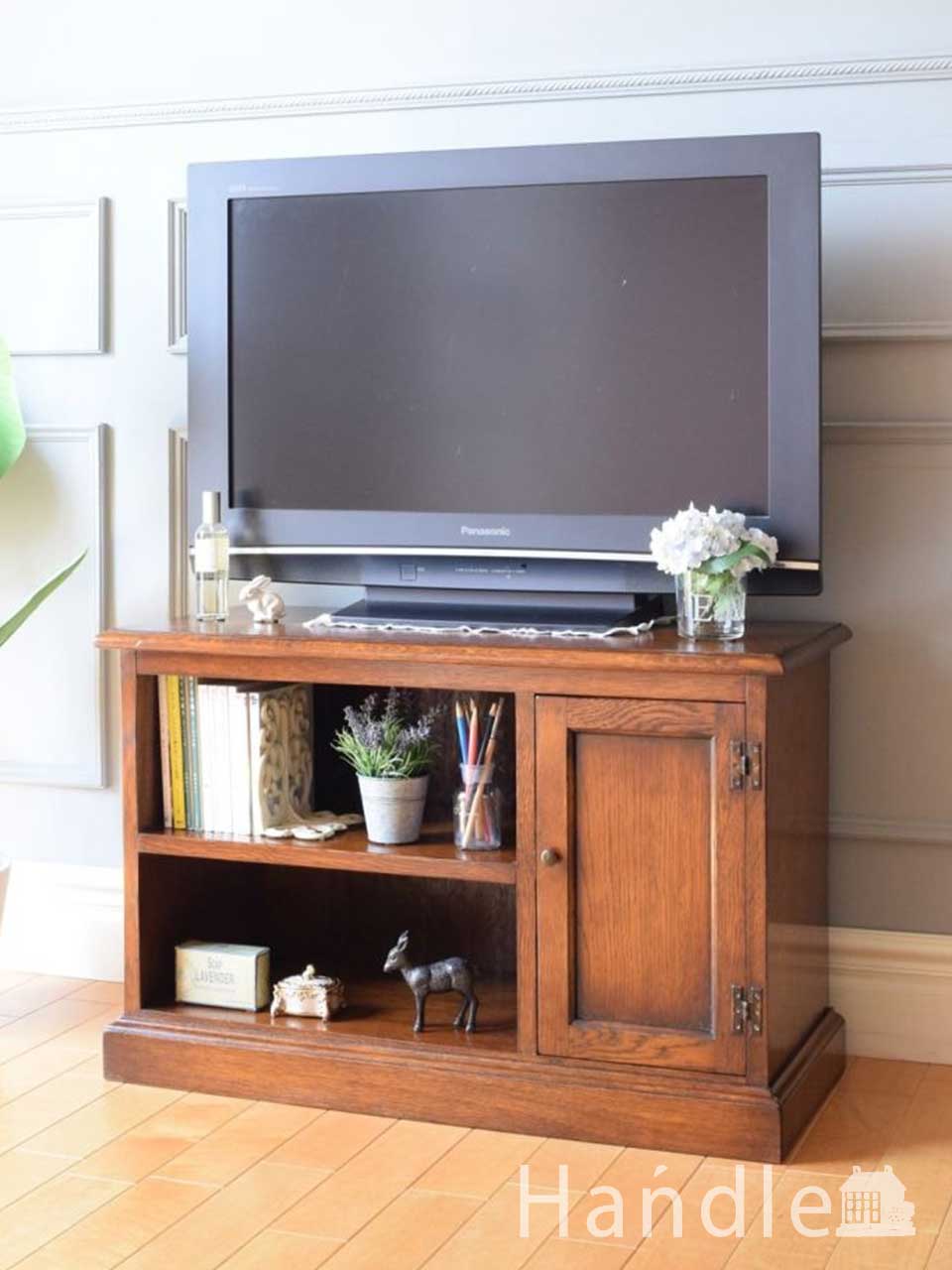 英国のおしゃれなアンティーク家具、テレビボードにピッタリの小ぶりなサイドボード (q-2935-f)