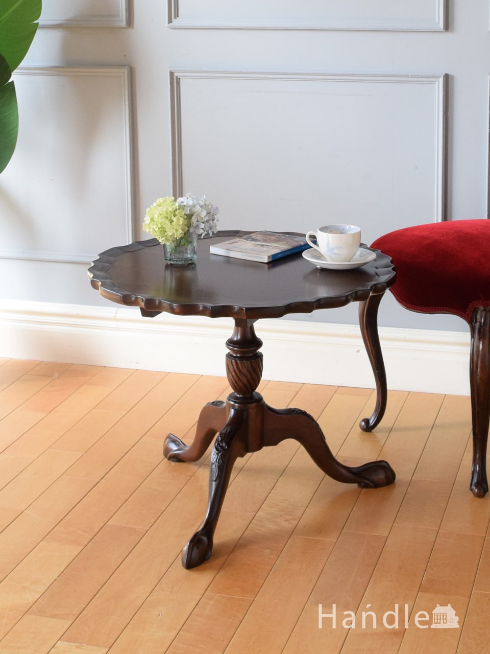 英国アンティークのおしゃれなテーブル、天板の形が可愛いティルトトップテーブル (q-2964-f)