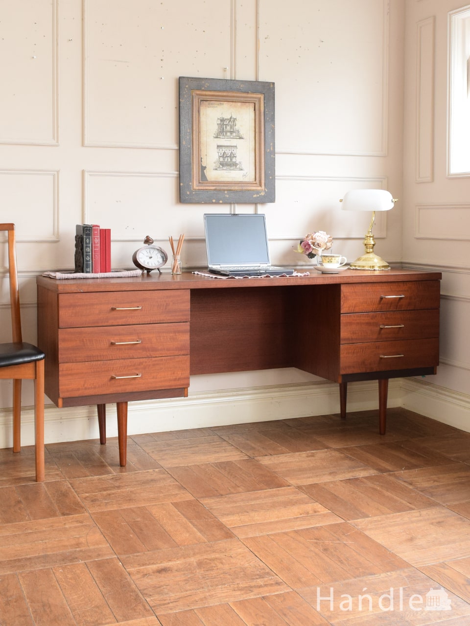 北欧スタイルのおしゃれなビンテージデスク、Austinsuite社のカッコいい書斎机