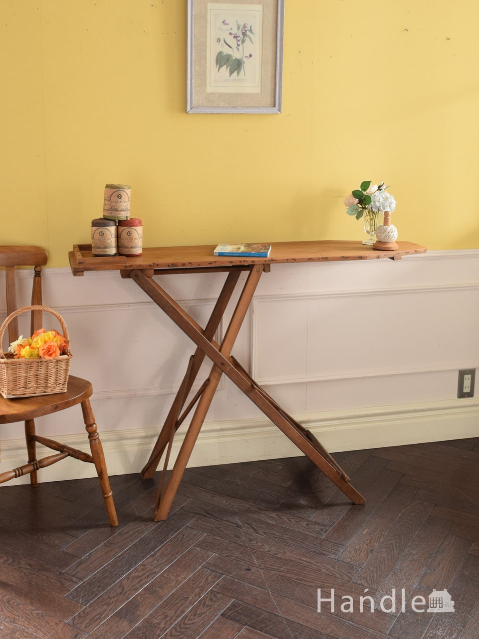 英国アンティークのおしゃれな折り畳み式の家具、木製の可愛いアイロン 
