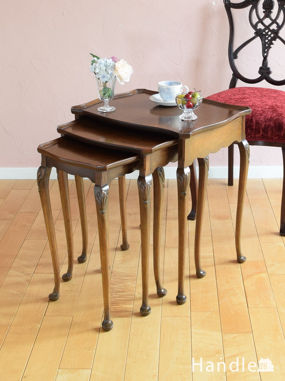 英国のアンティークのおしゃれなテーブル、細く長い足が美しいネストテーブル (k-3211-f)