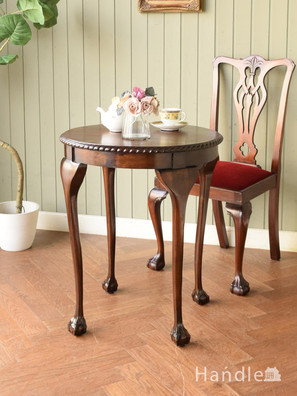 英国のアンティークテーブル、クロウ＆ボールの脚が美しいサイドテーブル(m-1015-f)｜アンティーク家具