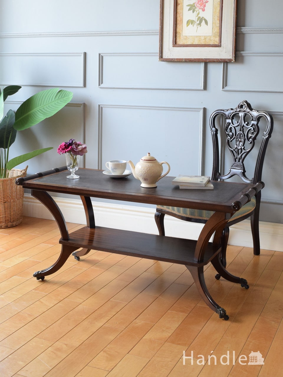 英国アンティークのローテーブル、革張り天板のマホガニー材のコーヒーテーブル(z-222-f)｜アンティーク家具