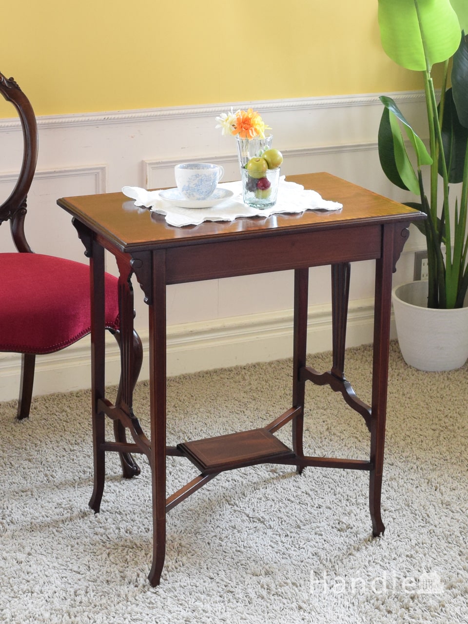 英国のおしゃれなアンティーク家具、透かし彫りが美しいサイドテーブル (k-3249-f)