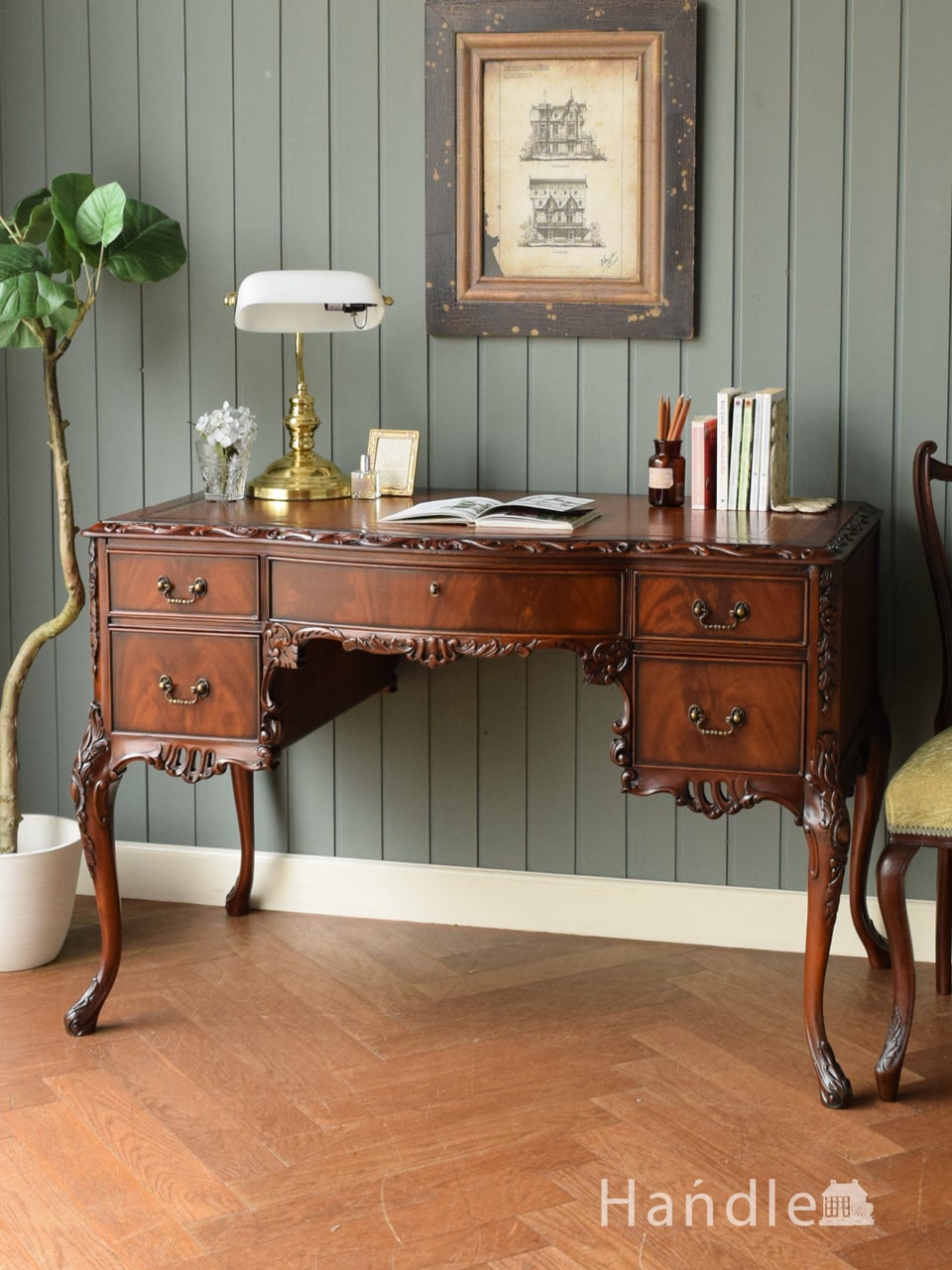 イギリスから届いたマホガニー材の書斎机、優雅な猫脚のアンティーク風ライティングデスク