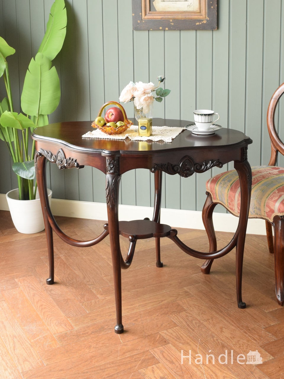 アンティークのおしゃれなテーブル、杢目が美しいマホガニー材のティーテーブル (q-3147-f)