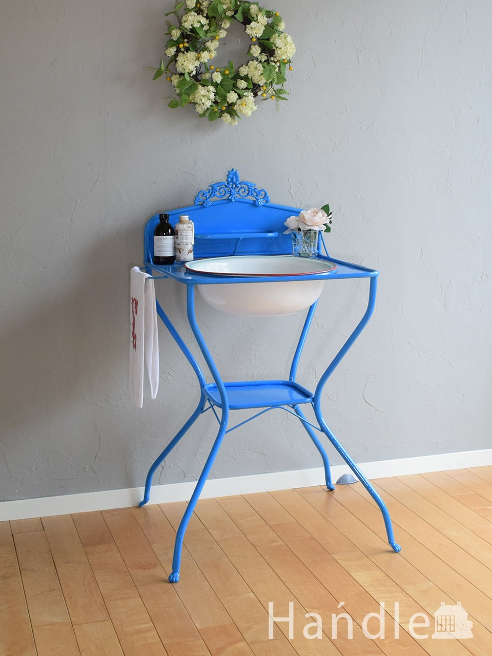 フランスのおしゃれなアンティーク家具、爽やかなブルー色のアイアン製