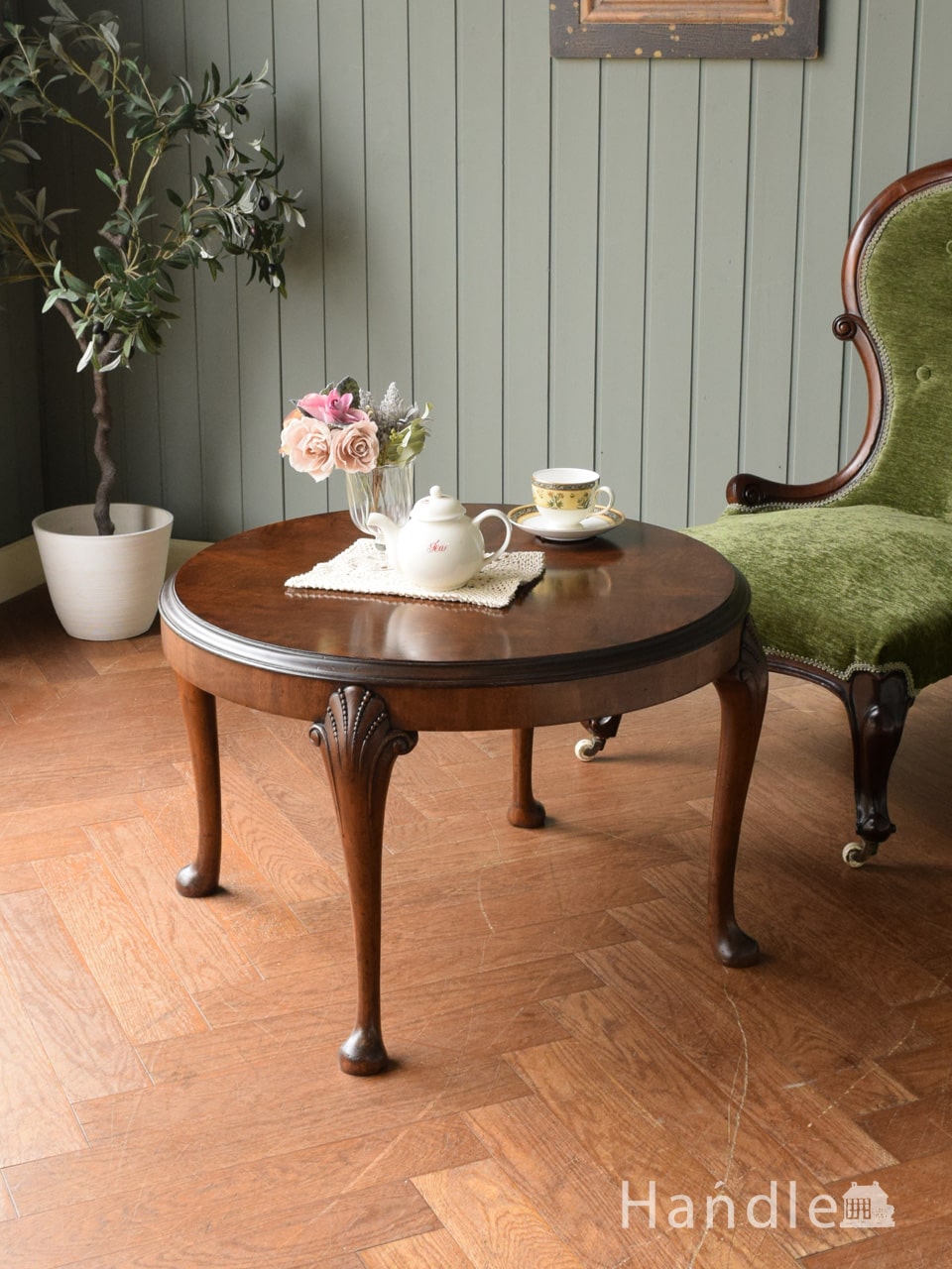イギリスから届いたアンティークのコーヒーテーブル、杢目が美しいウォールナットのテーブル (q-3155-f)