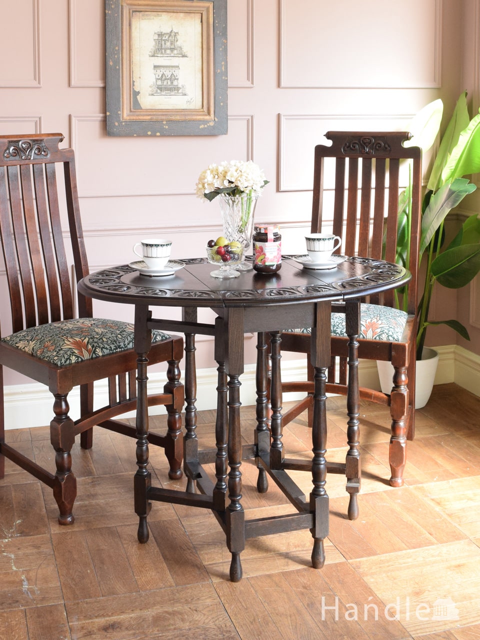 英国アンティークのおしゃれな伸長式テーブル、天板の彫りが美しいオーク材のゲートレッグテーブル (q-3197-f)