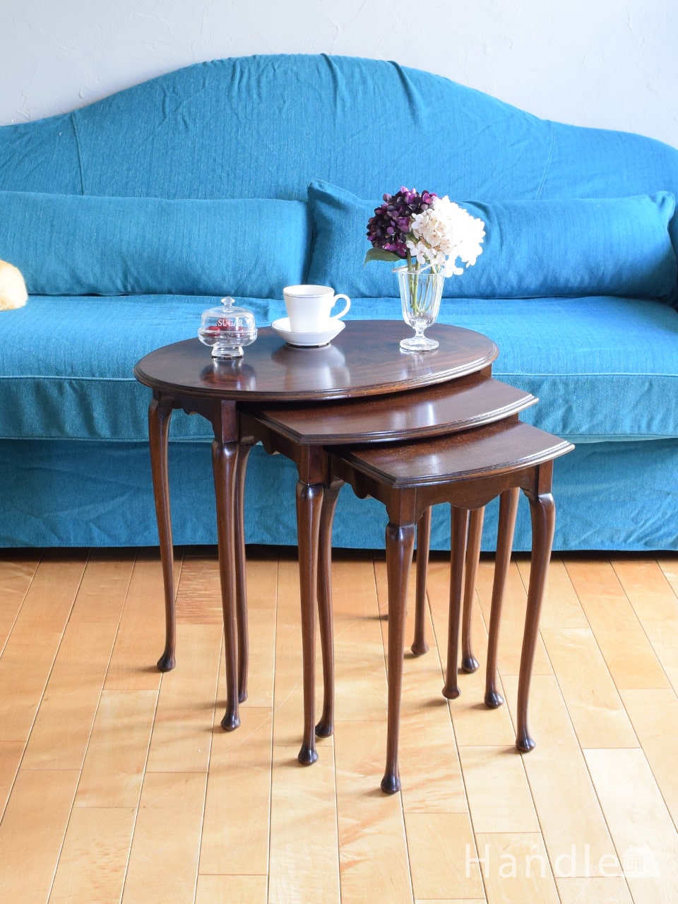 イギリスから届いたアンティークのテーブル、マホガニー材の美しいネストテーブル (k-3278-f)