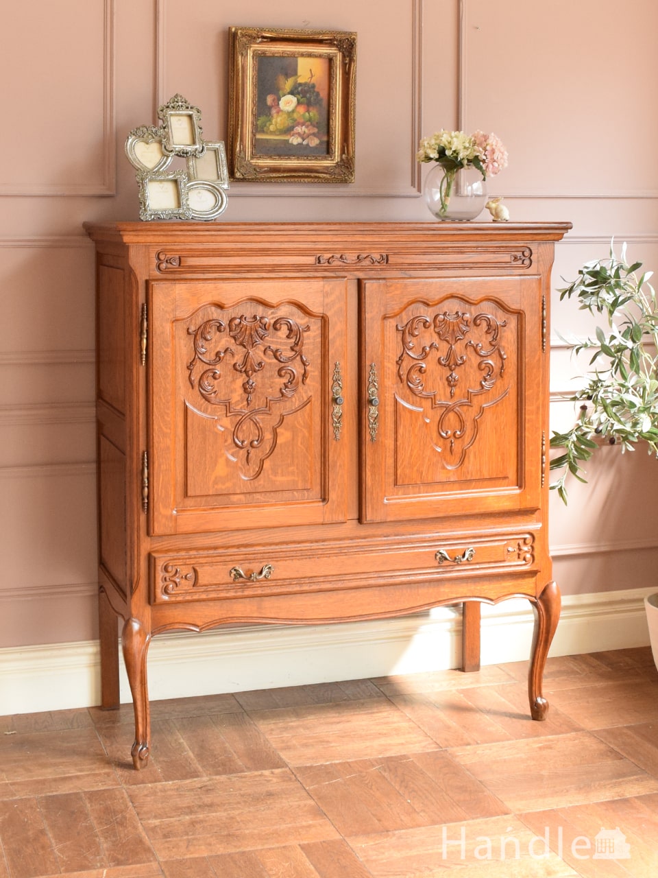 猫足が美しいアンティークボード、フレンチアンティークのキャビネット