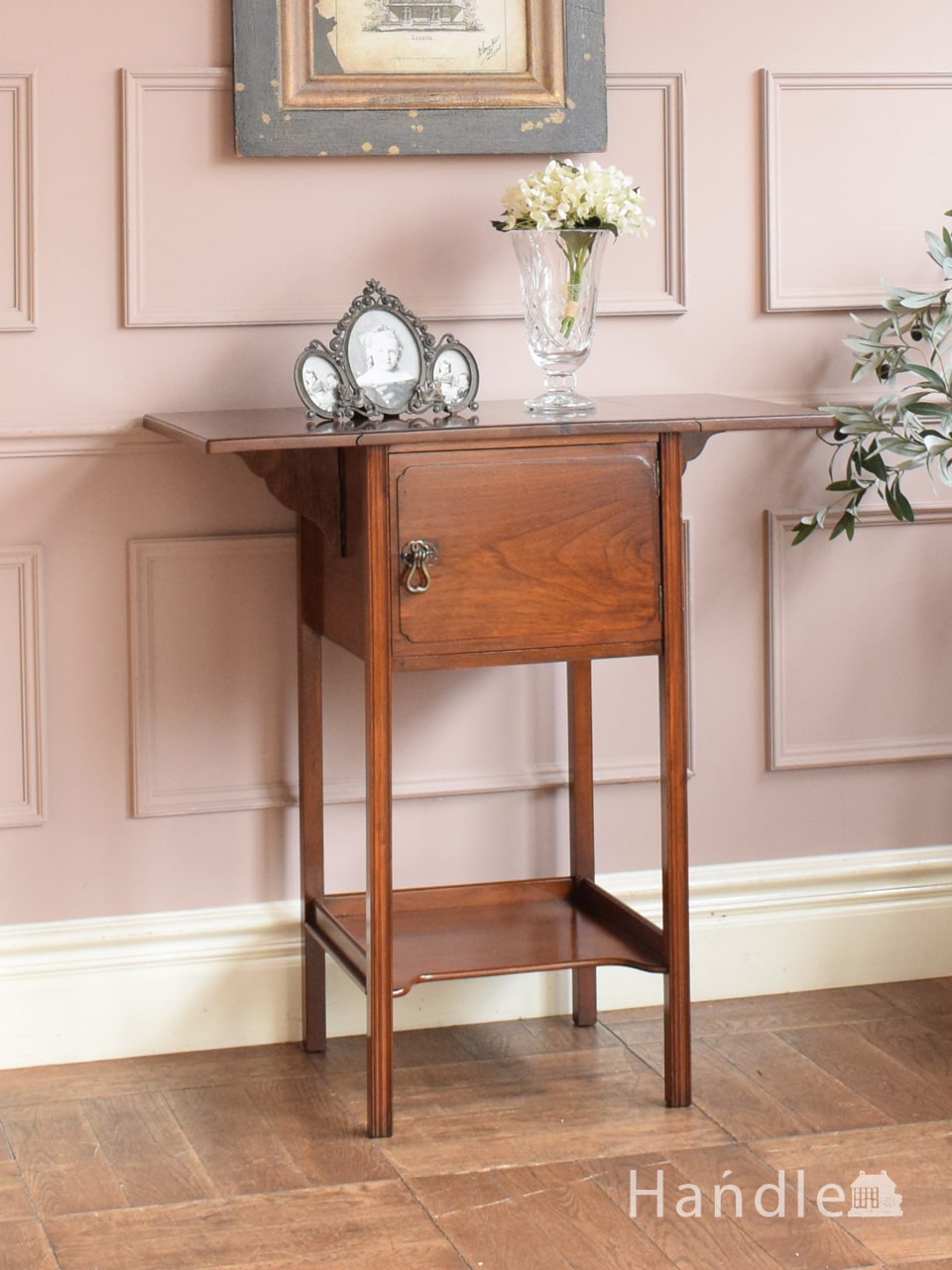 英国アンティークの美しいサイドキャビネット、伸長式天板のベッドサイドカップボード (q-3389-f)