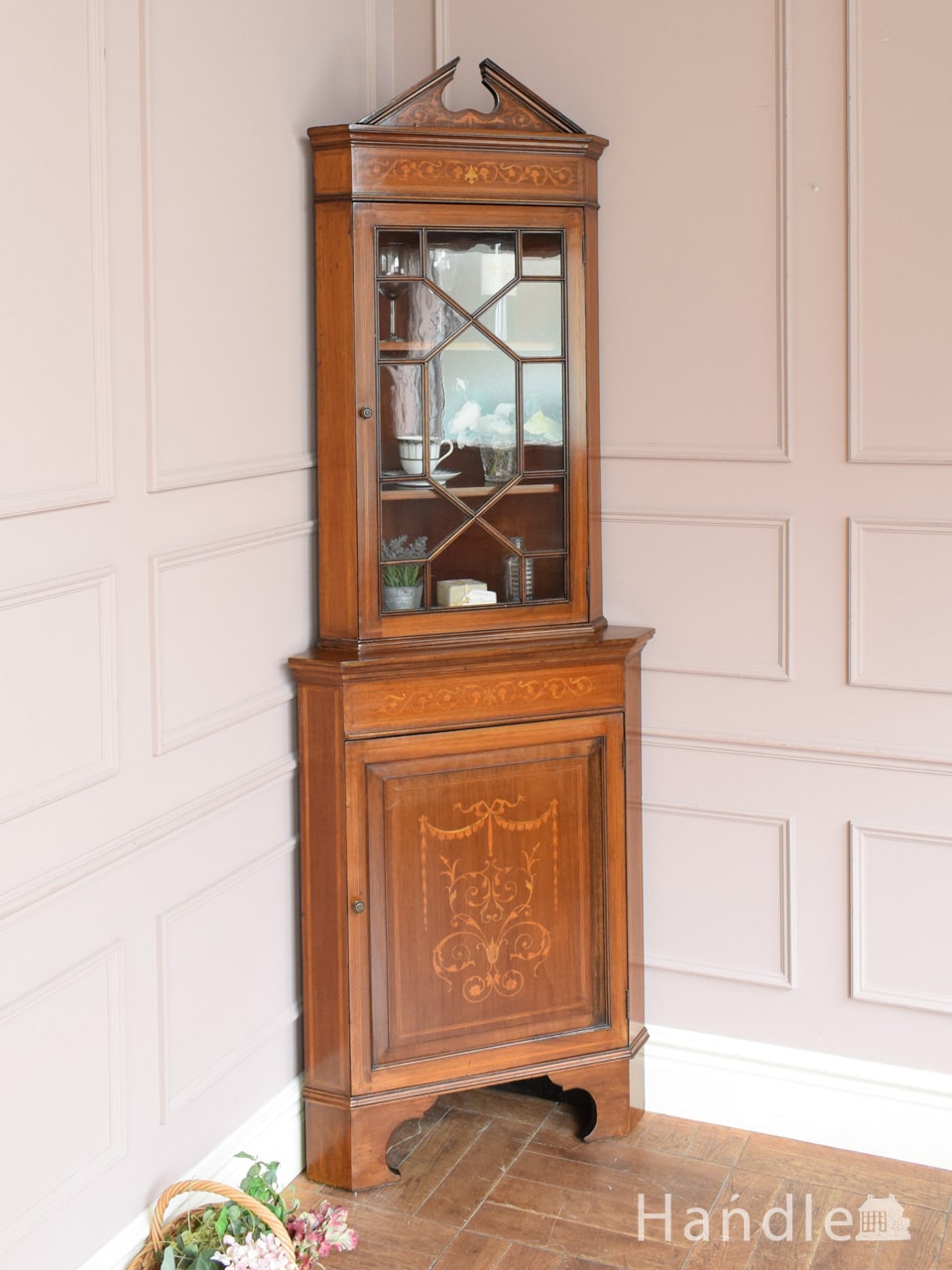 象嵌細工が美しいシノワズリスタイルの家具、英国アンティークのコーナーカップボード (j-3595-f)