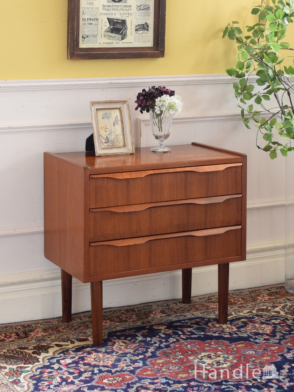 ミッドセンチュリースタイルの3段チェスト、チーク材のビンテージサイドチェスト (k-3415-f)
