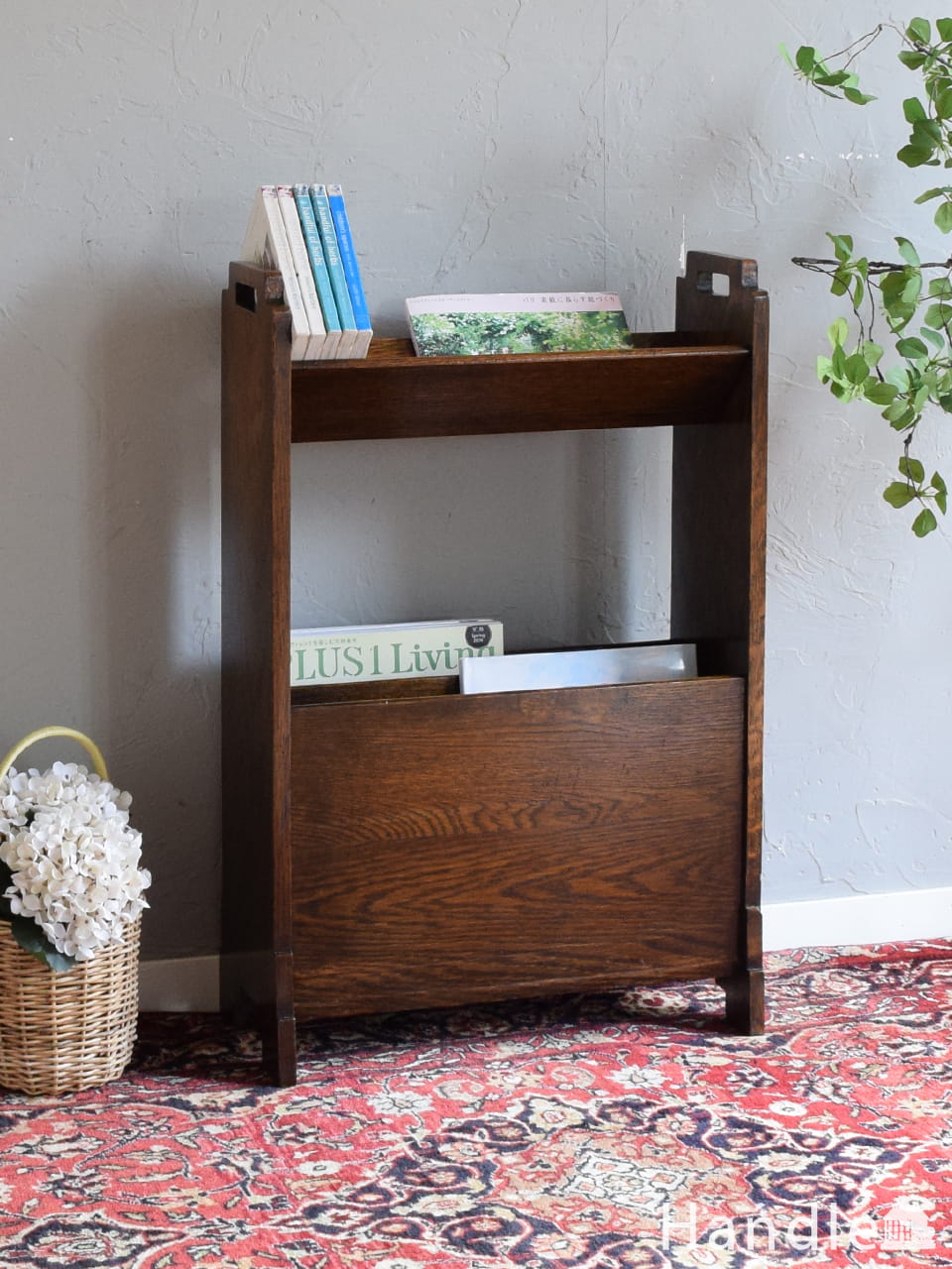 単行本がナナメ置き出来る便利な本棚、オーク材のおしゃれなマガジンラック