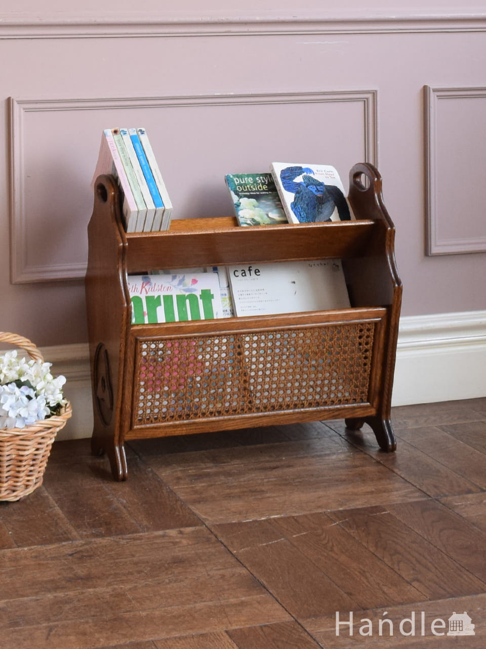 単行本や漫画が置けちゃう便利なマガジンラック、イギリスから届いたアンティークのおしゃれな家具