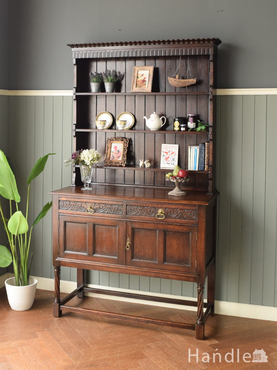 チョコレート色のオープンキャビネット、英国アンティークのウェルシュドレッサー