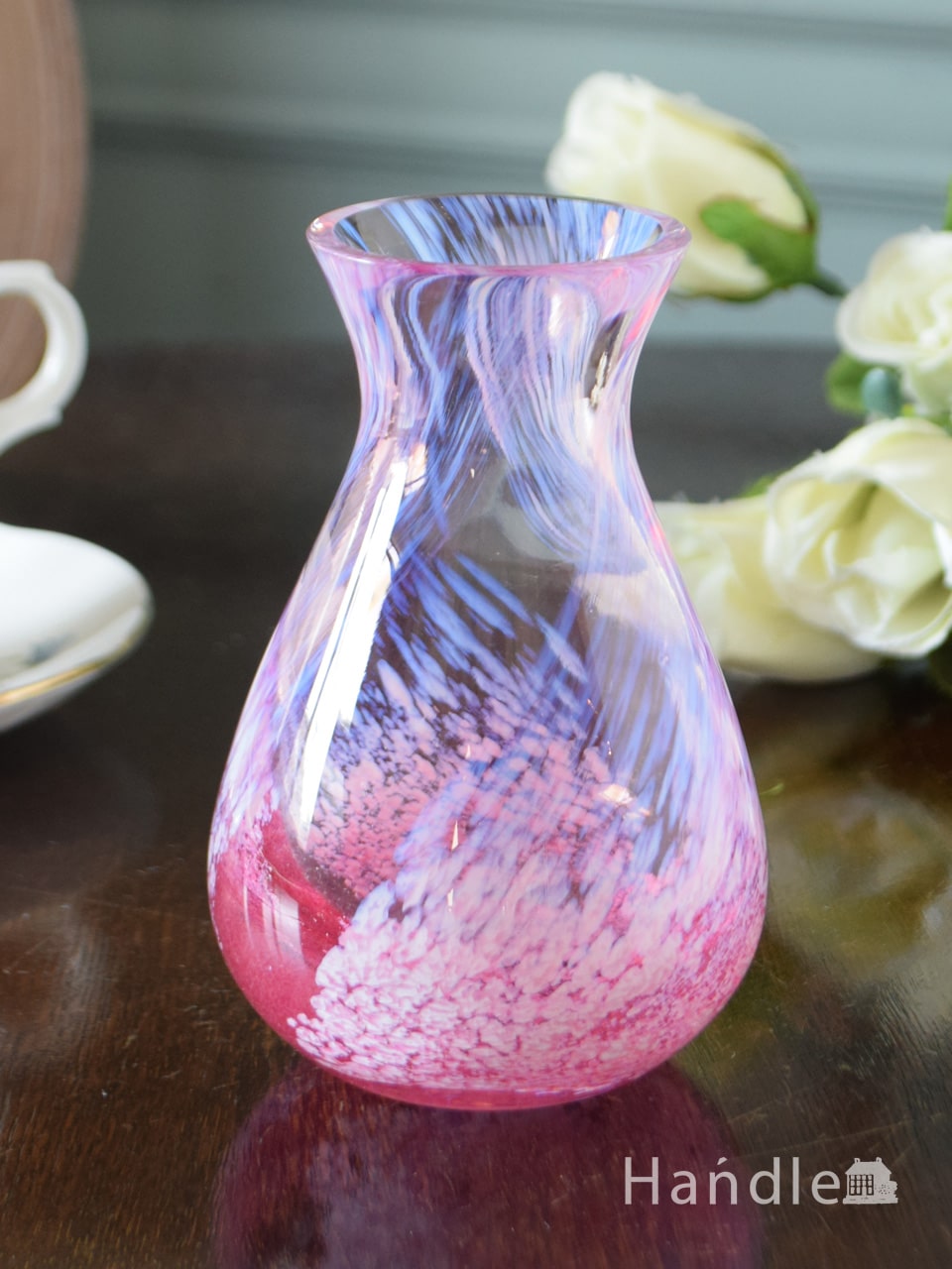 イギリスのアンティークガラスの雑貨、ピンク色のガラスが美しいフラワーベース