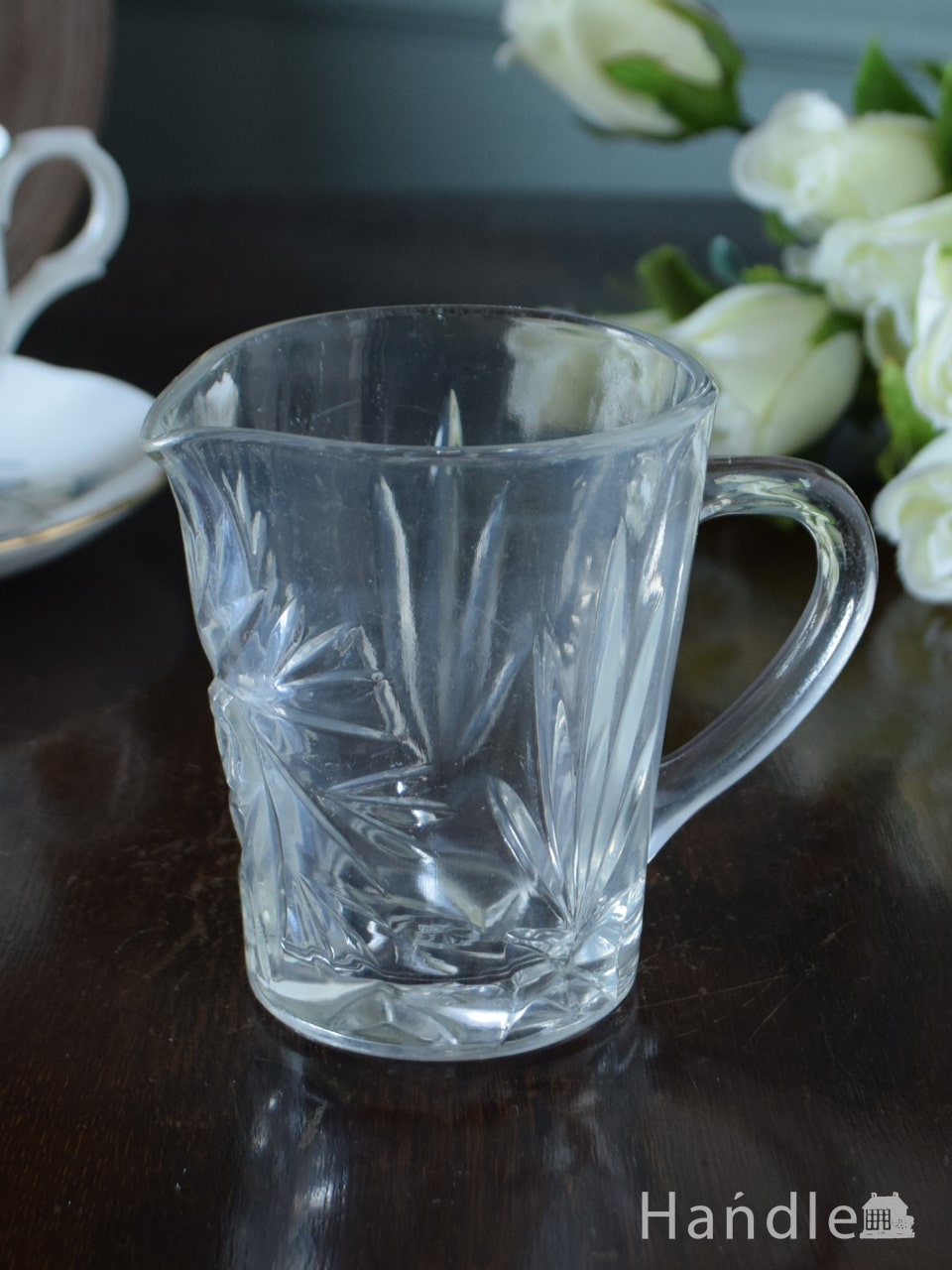 英国アンティークのガラス食器、リーフ模様が可愛いミルクピッチャー (pg-6483)