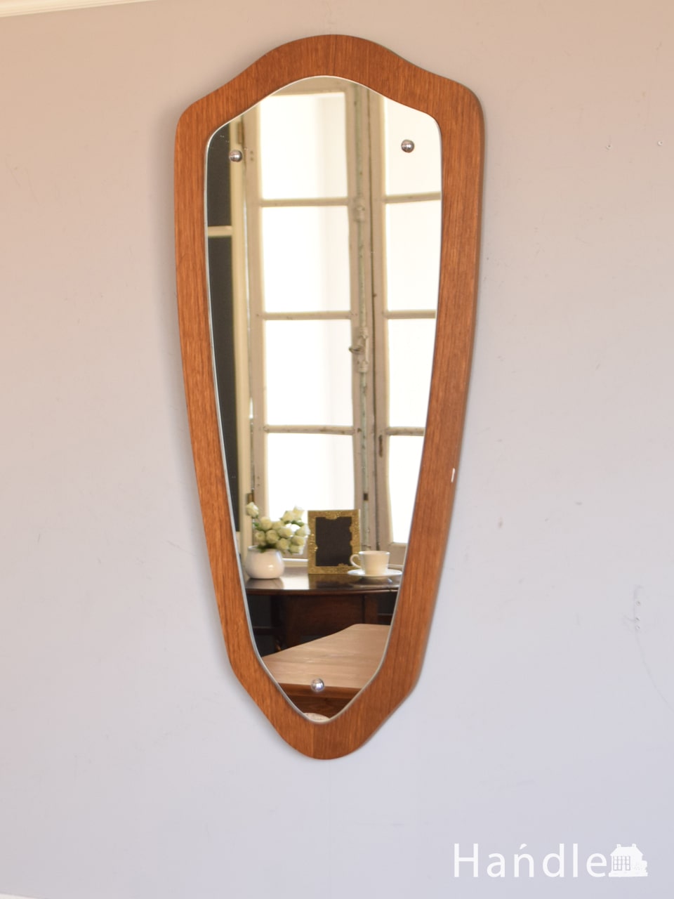 ビンテージのウォールミラー、北欧スタイルにピッタリな壁掛け鏡