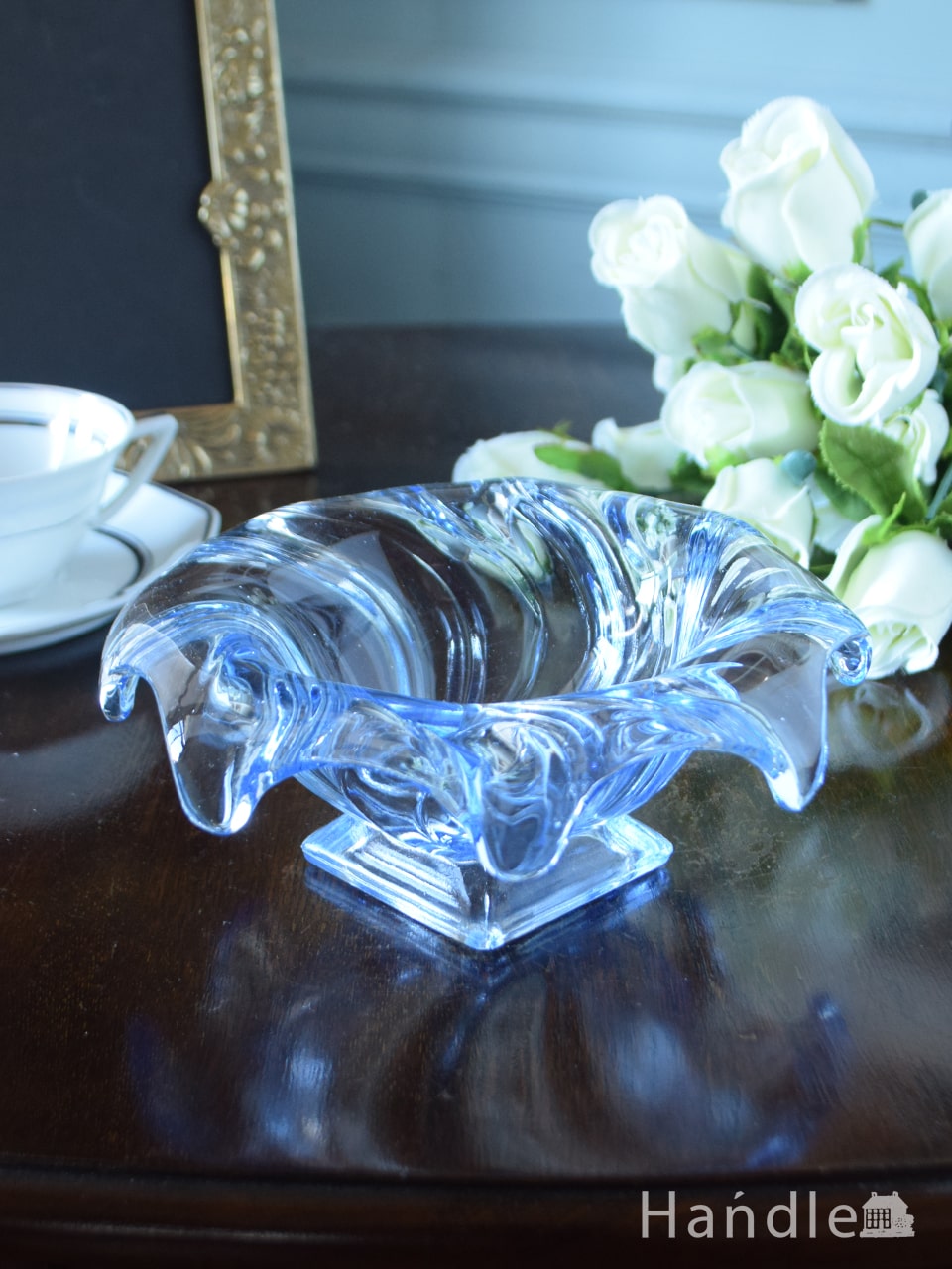 アンティークガラスのフラワーベース、ブルーが美しいプレスドグラスの花器 (pg-6522)