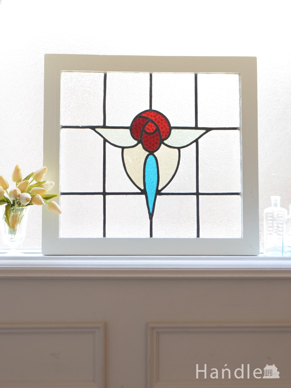 英国アンティークのステンドグラス、赤いバラと爽やかなブルーガラスが美しいステンドグラス (g-1275)