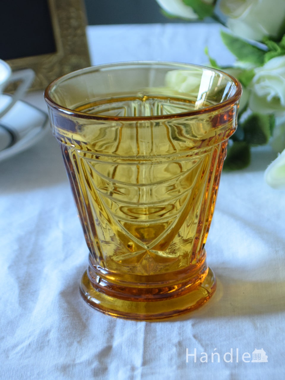 アンティークガラスの食器、アンバー色のプレスドグラスのグラス (pg-6551)