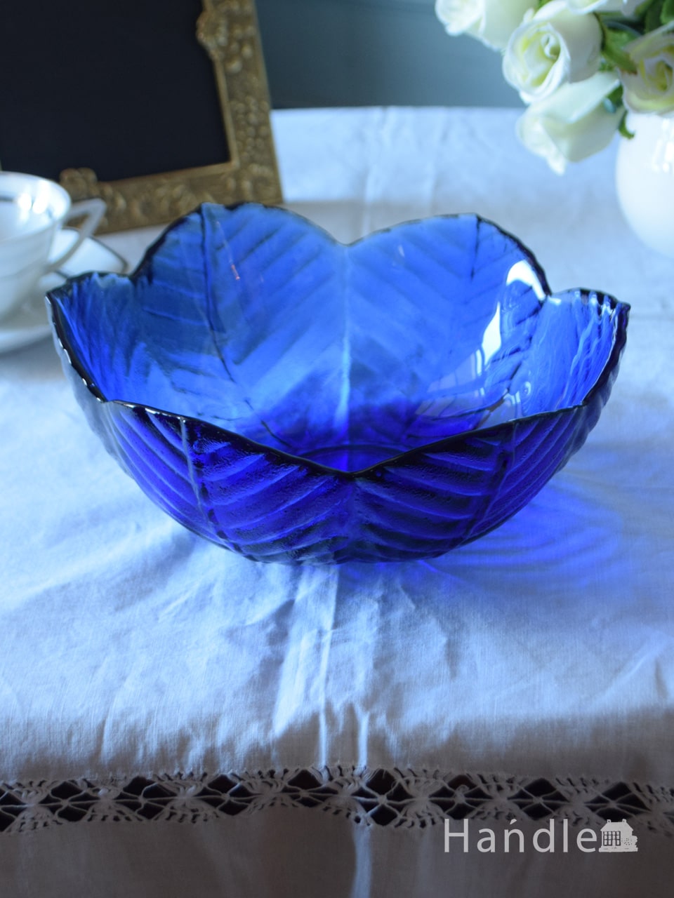 イギリスのアンティークガラスの器、ブルー色のガラスがキレイなボウル (pg-6556)