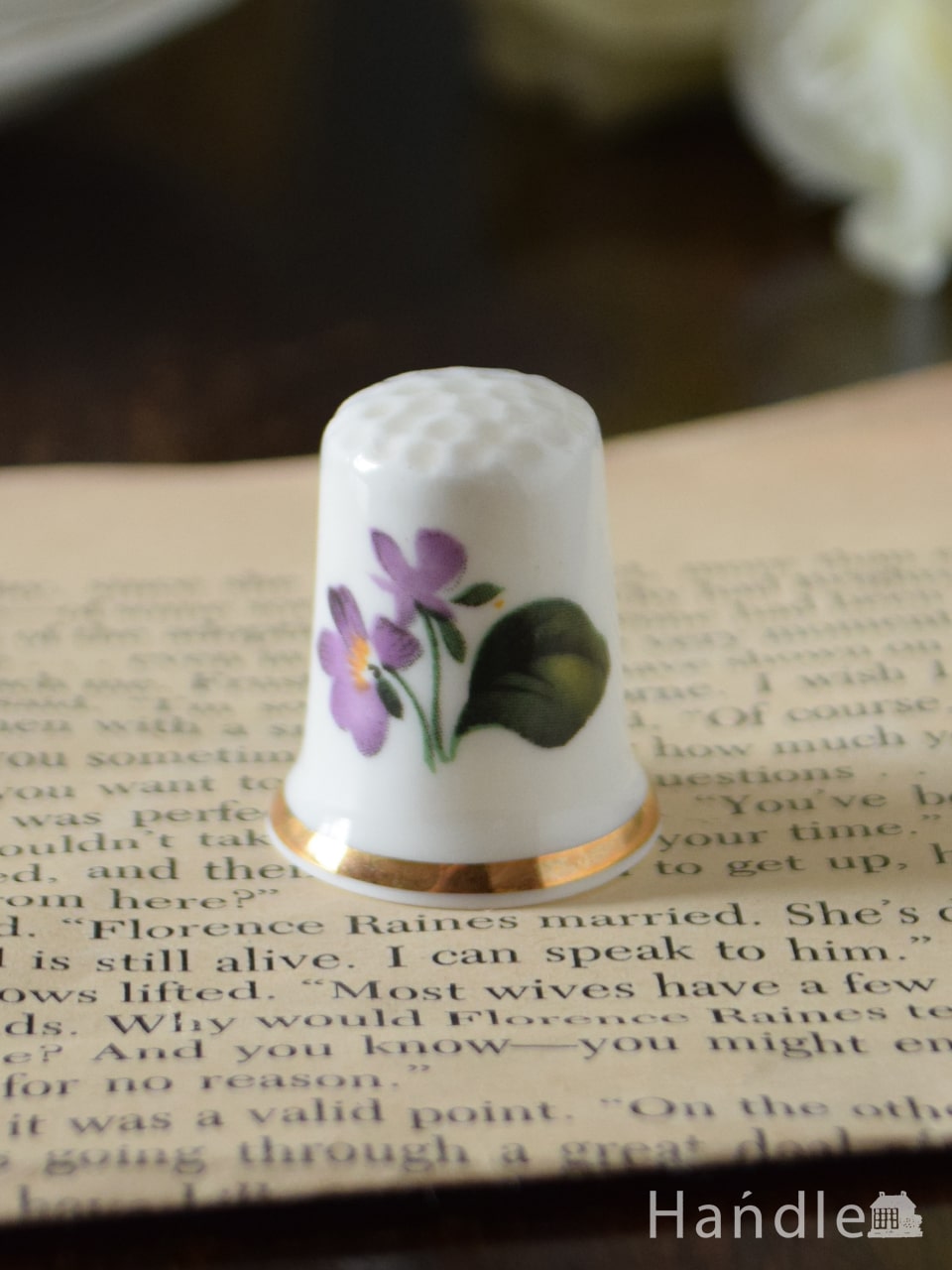 イギリスのアンティーク指貫、紫色のお花のシンブル (m-4358-z)