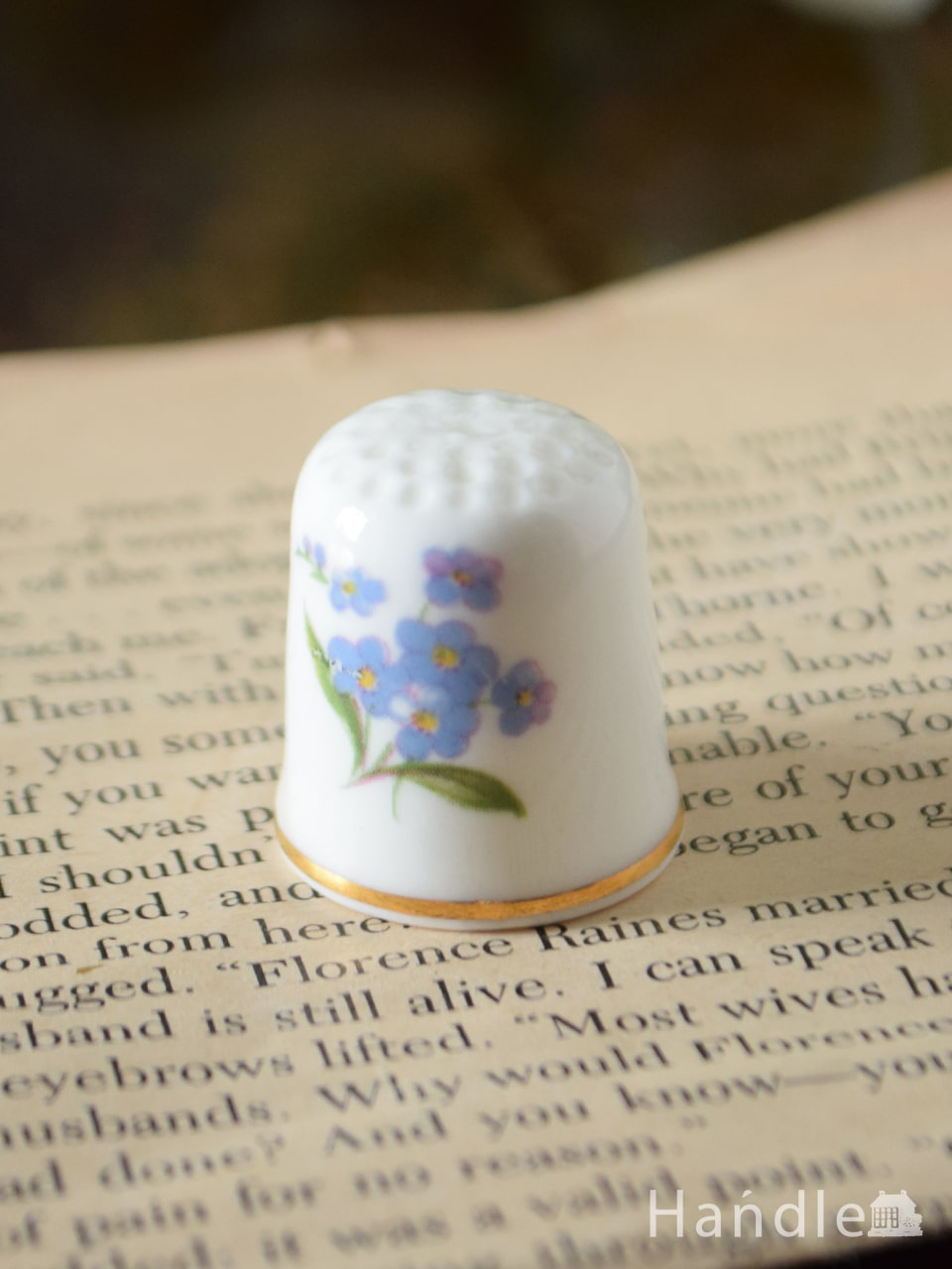 イギリスのアンティーク雑貨、パープルのお花のシンブル（指貫） (m-4367-z)