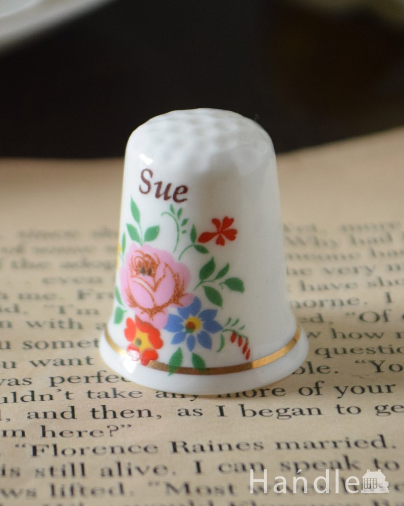 イギリスで見つけた小さなアンティーク、お花のシンブル（Sue） (m-4357-z)
