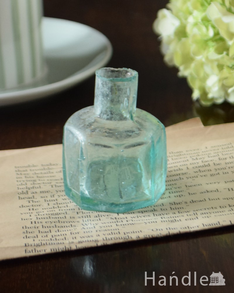 アンティークガラスの小さな雑貨、八角形のヴィクトリアンアンティークのインク瓶 (m-4397-z)