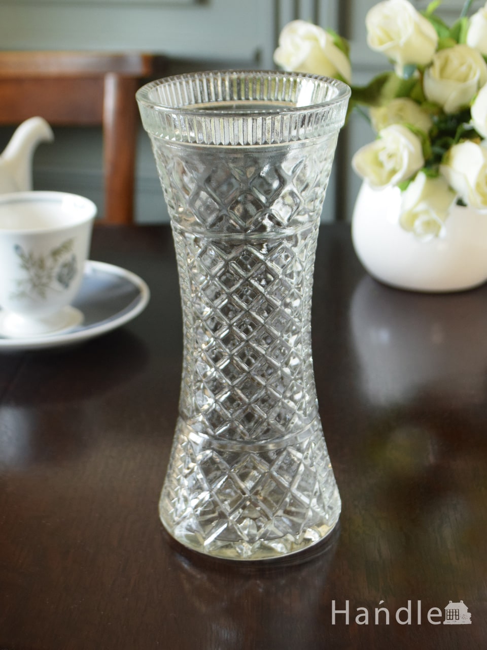 アンティークガラスのおしゃれな花器、ダイヤの形の型押しが輝くフラワーベース (pg-6662)