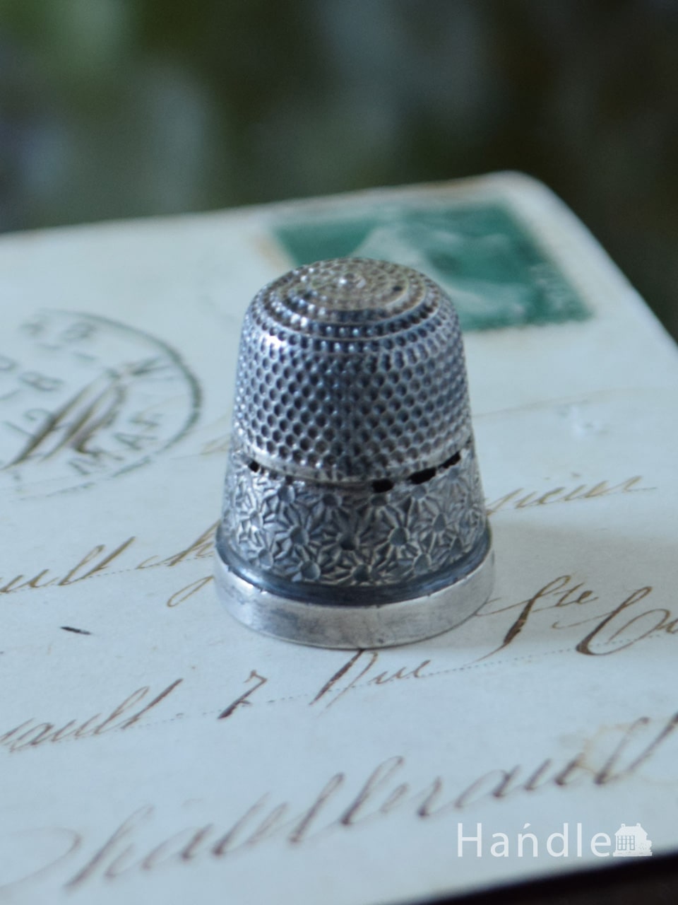 英国アンティークの指ぬき、スターリングシルバー製のお花のシンブル(m-4439-z)｜アンティーク雑貨