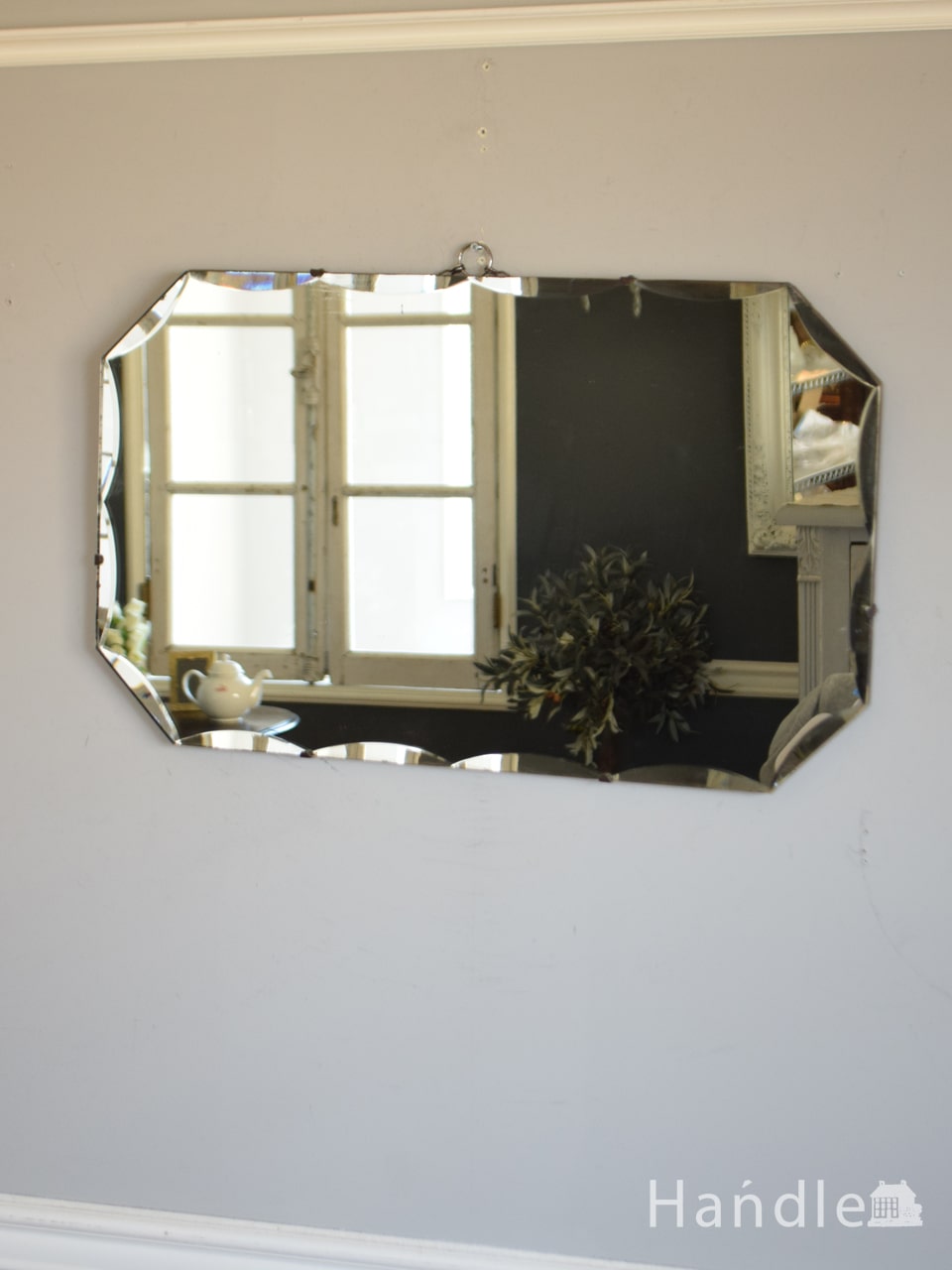 アンティークのおしゃれな壁掛け鏡、イギリスから届いた八角形の