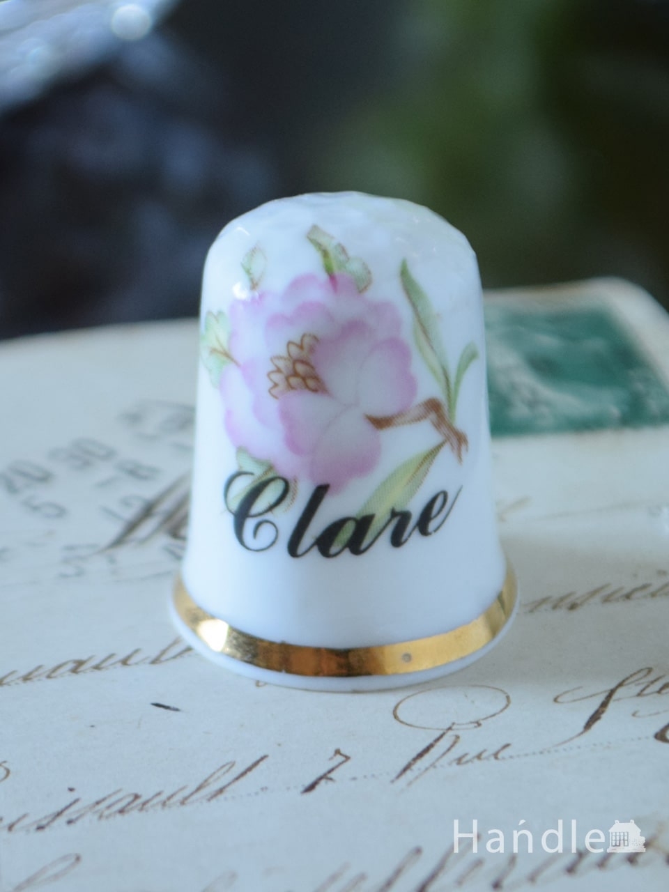 イギリスのアンティーク指ぬき、ふんわり咲いたお花のシンブル（ Clare ） (m-4477-z)