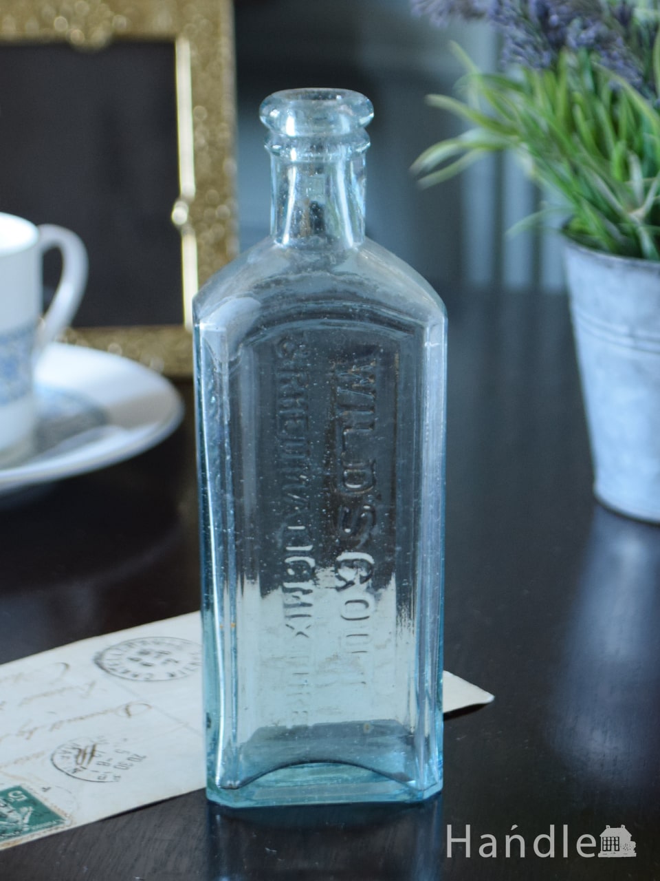 アンティークのおしゃれなガラスボトル、エンボス入りのガラス瓶 (m-4492-z)