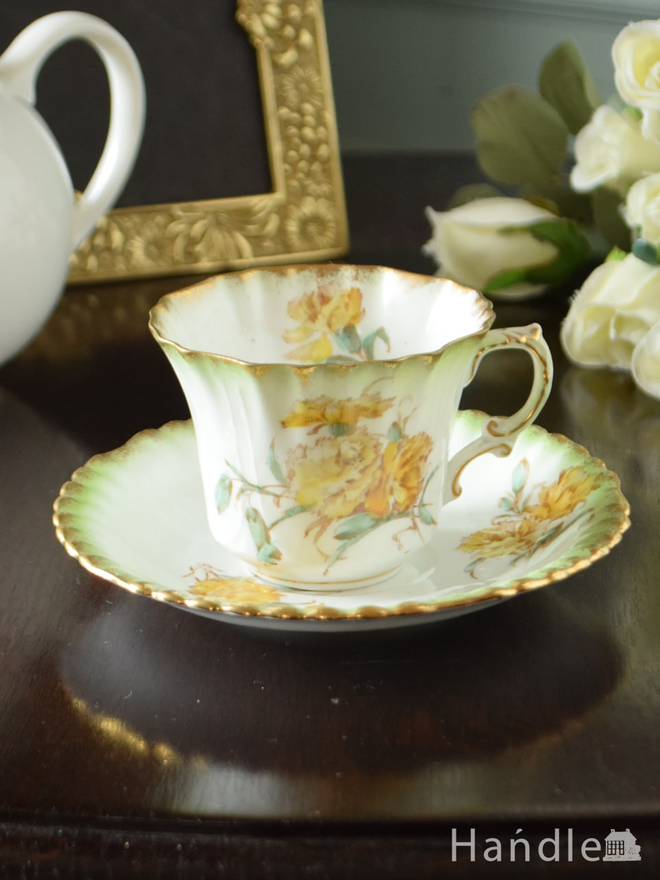 イギリスのアンティーク食器、美しいお花が描かれたアンティークのカップ＆ソーサー (d-1692-z)