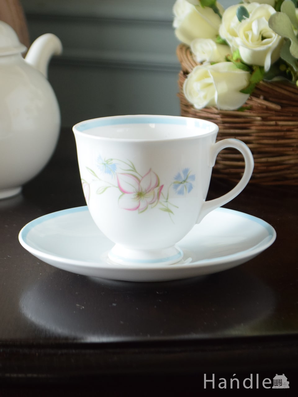 スージークーパー（Susie Cooper）のビンテージ食器、ピンクとブルーのお花のカップ＆ソーサー (d-1695-z)