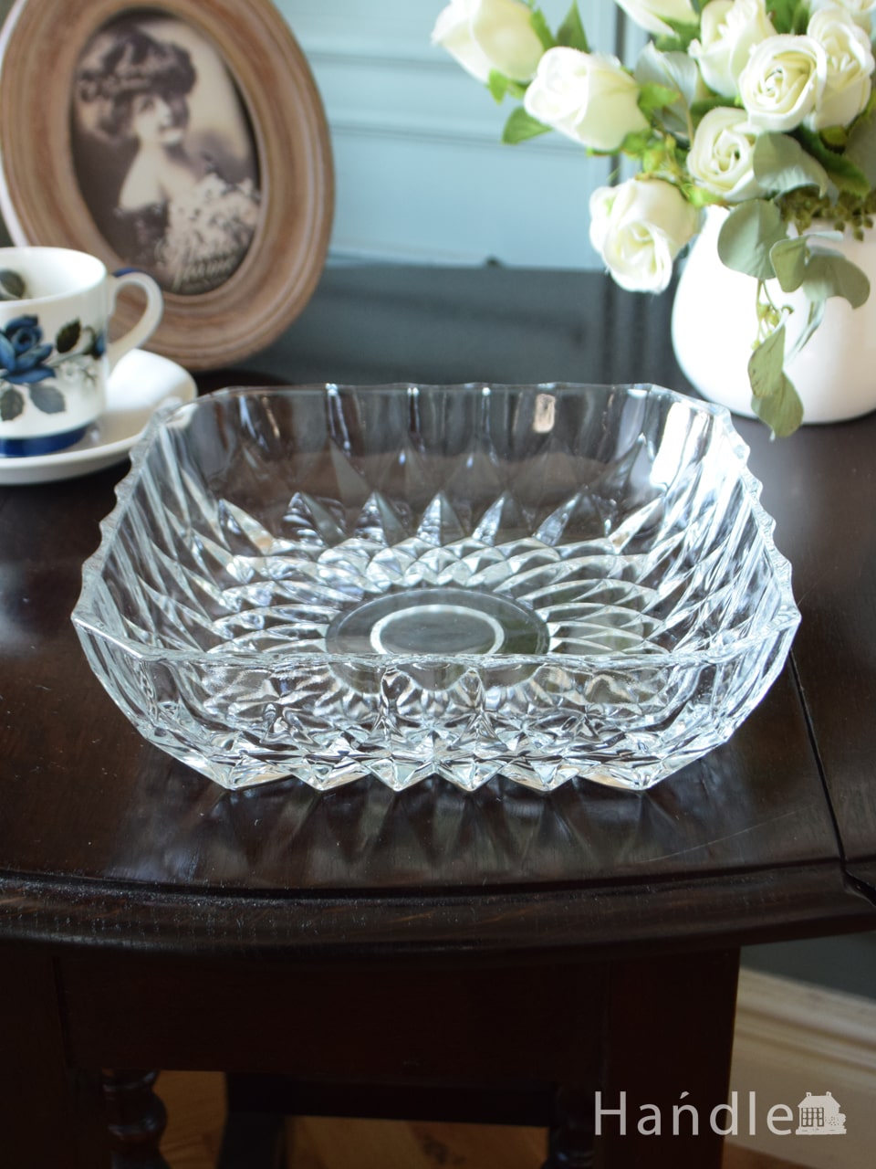 アンティークガラスの食器、型押し模様がキラキラ輝くアンティークガラスのボウル (pg-6825)