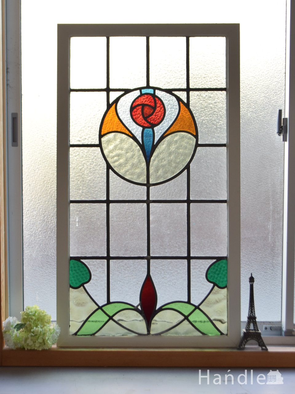英国アンティークのステンドグラス、アールヌーボーデザインの曲線が美しいバラ模様のステンドグラス