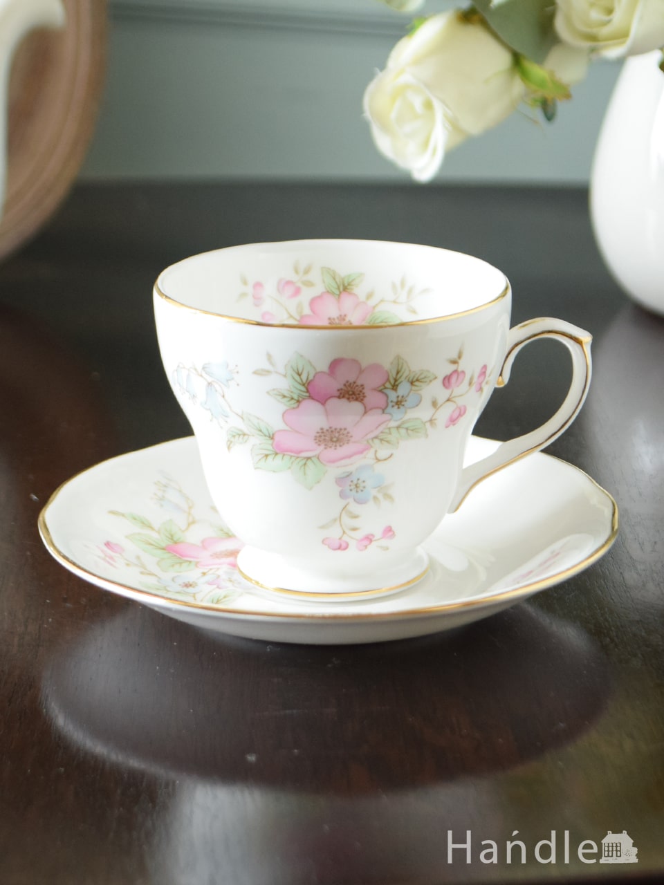 イギリスのおしゃれなアンティーク食器、さくらが描かれたwinchesterの