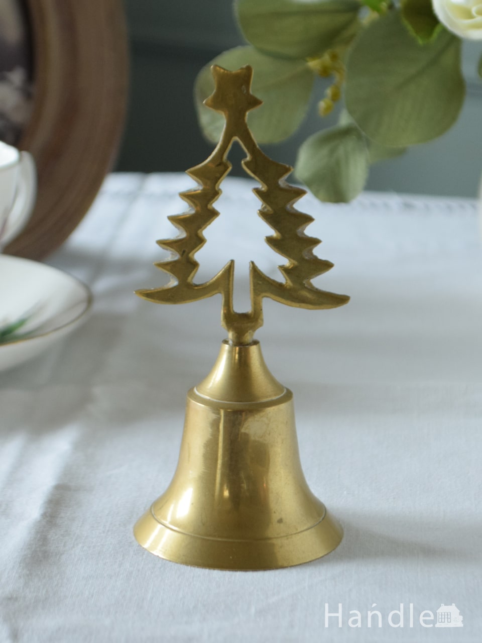 英国で見つけたアンティークの真鍮雑貨、可愛くて小さなクリスマスツリーのベル (m-4575-z)