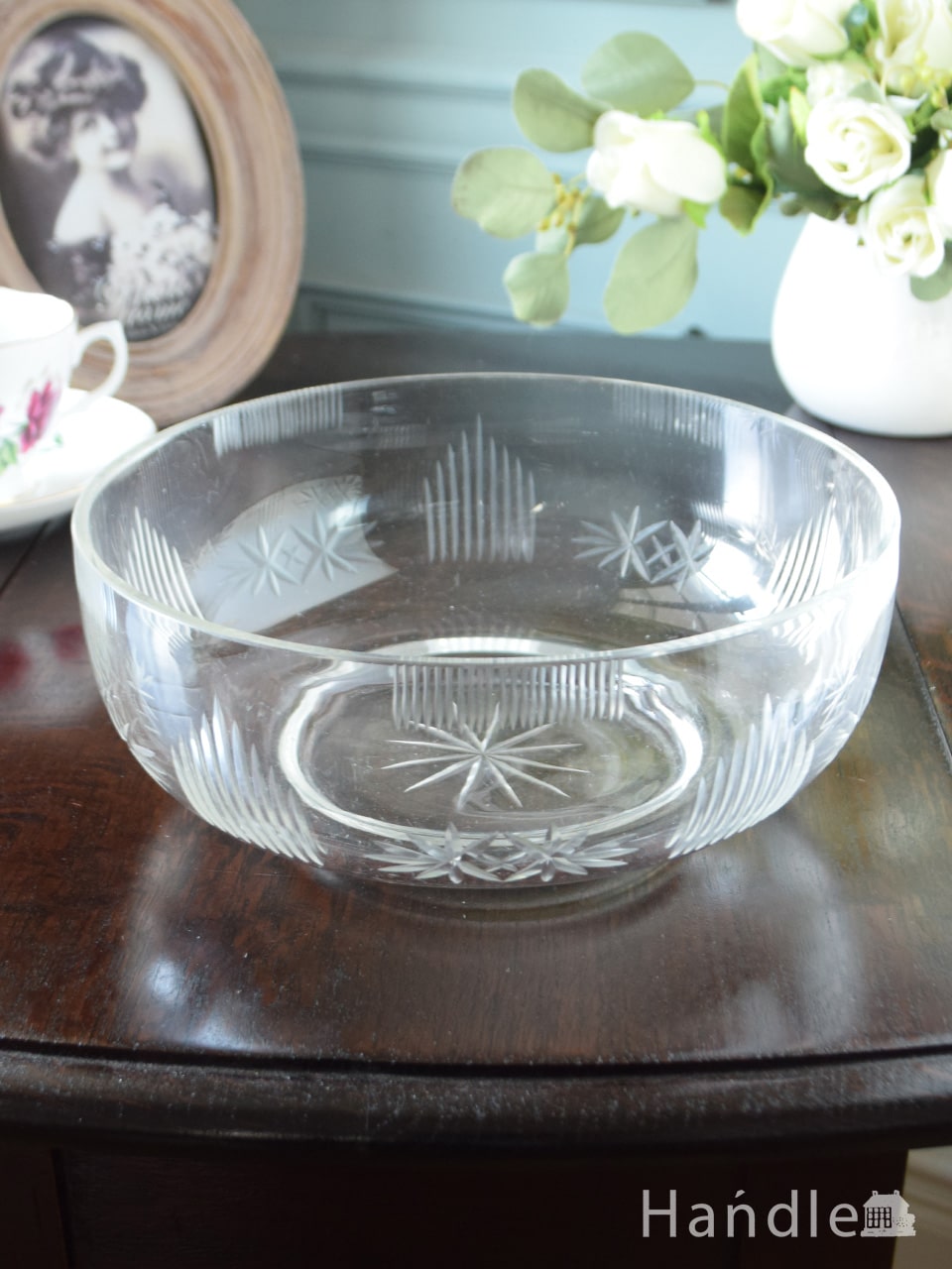 アンティークガラスの食器、シンプルなデザインがオシャレなアンティークガラスのボウル