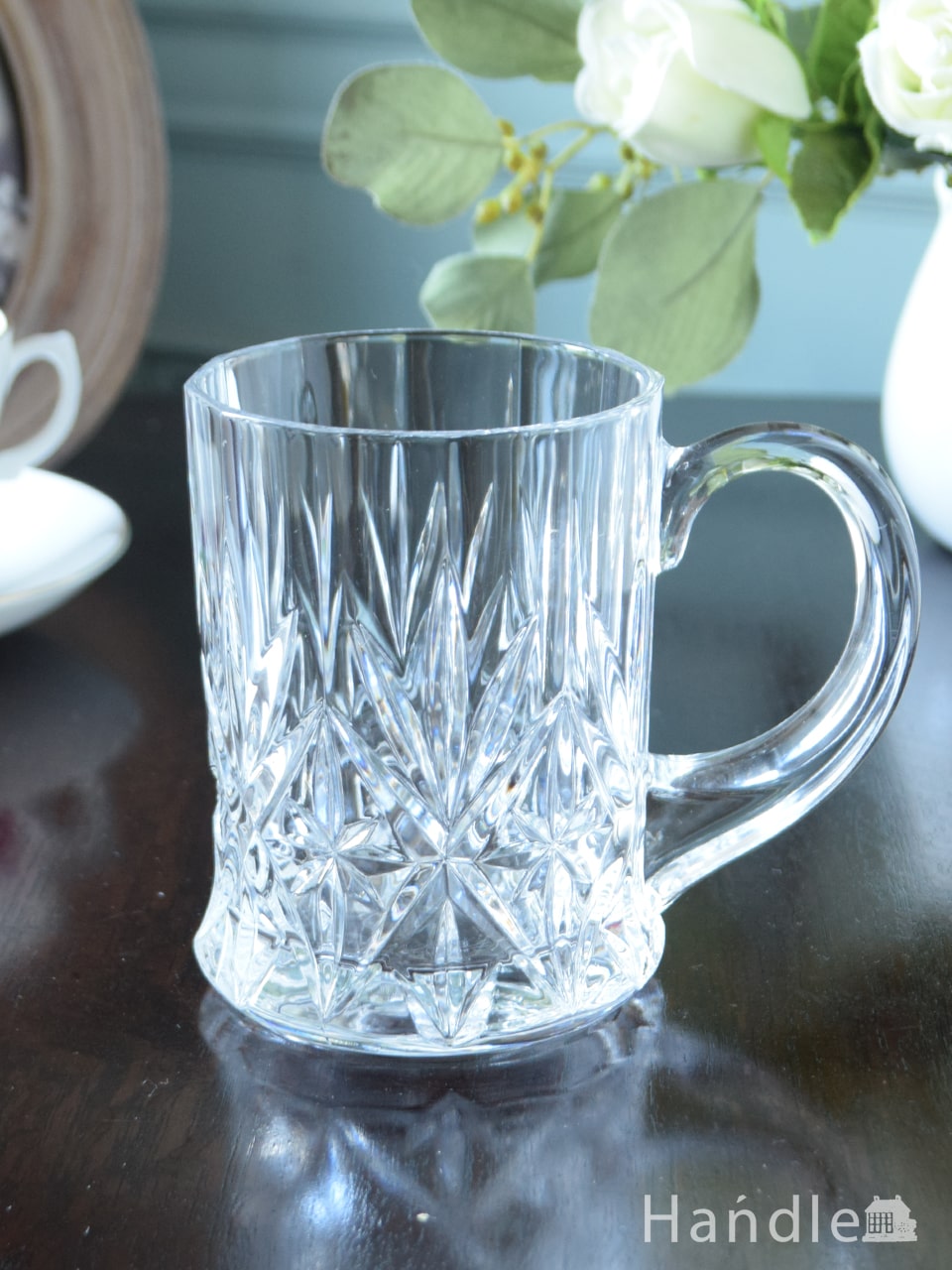 アンティークのガラス食器、輝くプレスドグラスの持ち手付きグラス(ジョッキ)