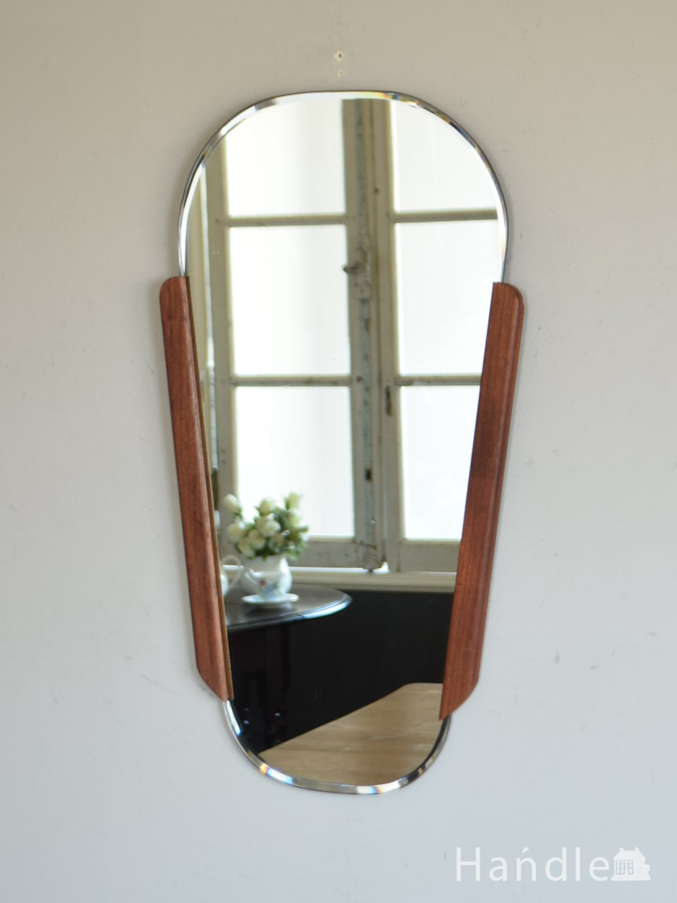 ビンテージのウォールミラー、北欧スタイルにピッタリな壁掛け鏡