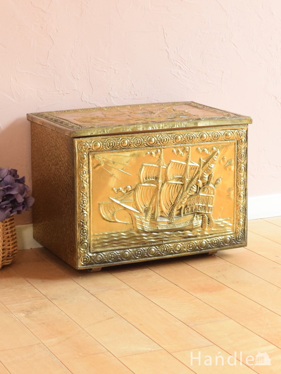 アンティークの真鍮の箱、イギリスで見つけた帆船の模様のブラスボックス (m-4596-z)